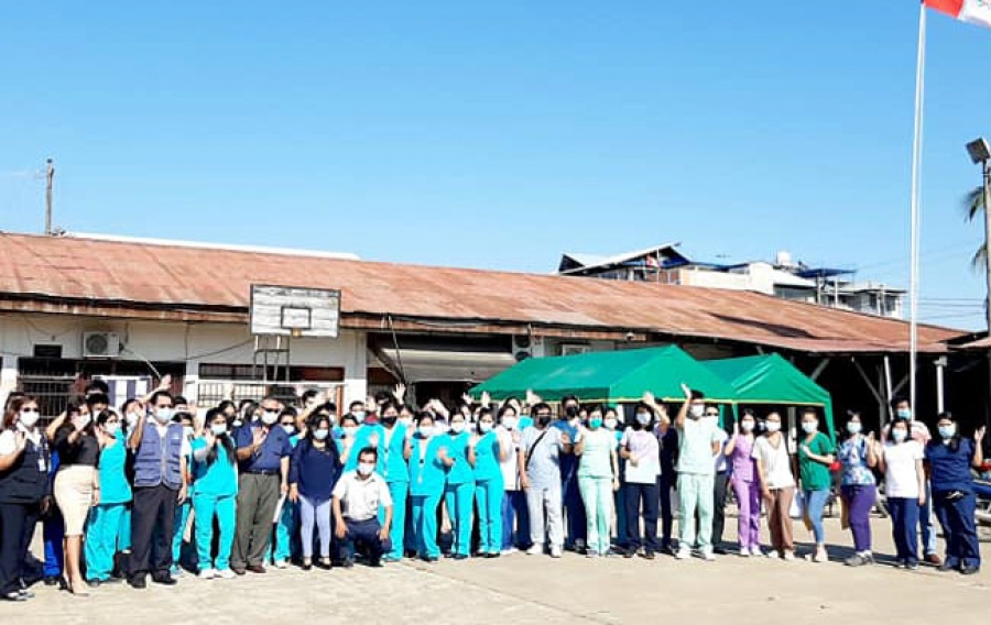 El gobernador Luis Hidalgo Okimura, acompa&ntilde;ado del director regional de salud, Ricardo Tello, dio la bienvenida a 80 Serumistas